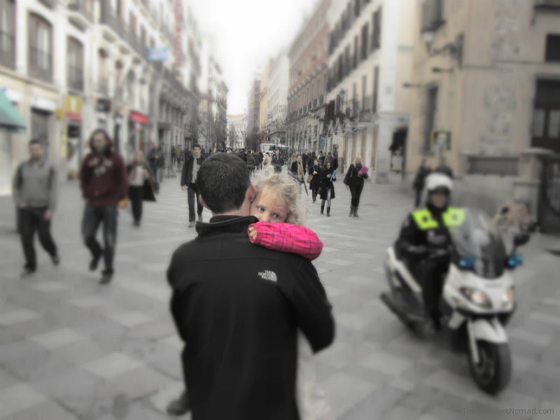 Madrid centro Daddy Carrying little girl